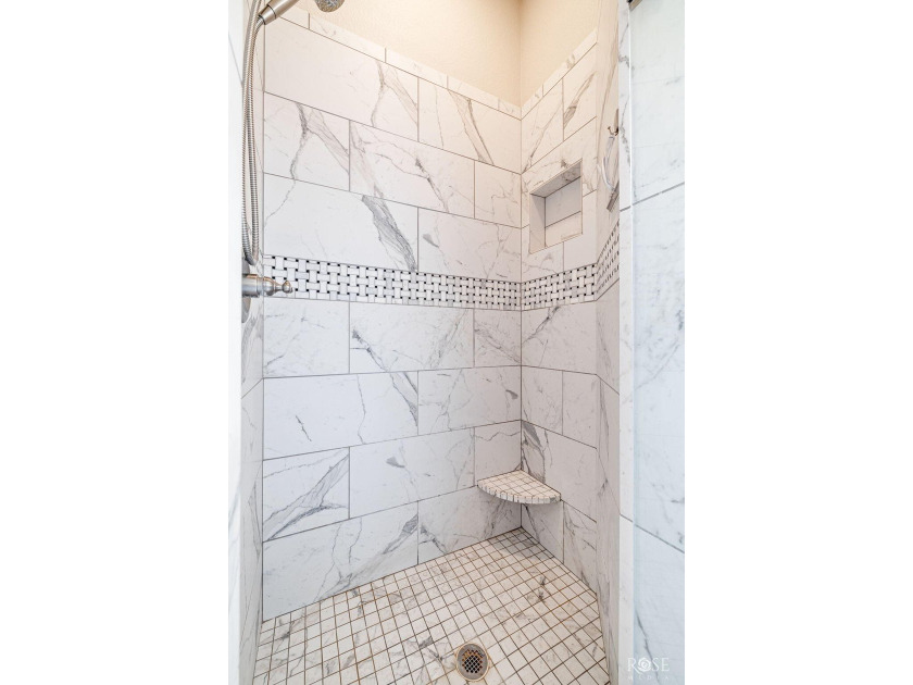 Immaculate and move-in ready, this beautifully maintained - photo 21