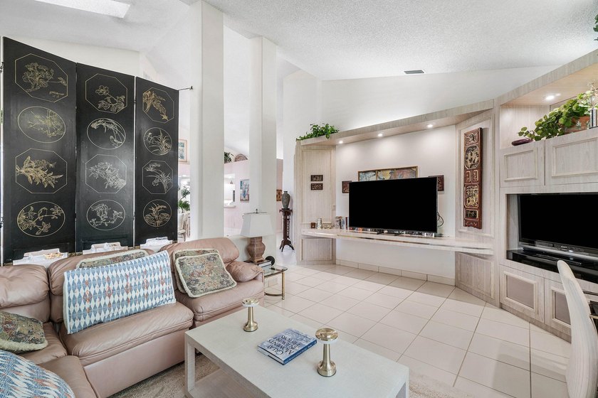 Enjoy the Polo Club lifestyle in this spacious second floor - photo 22