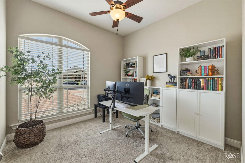 Immaculate and move-in ready, this beautifully maintained - photo 22
