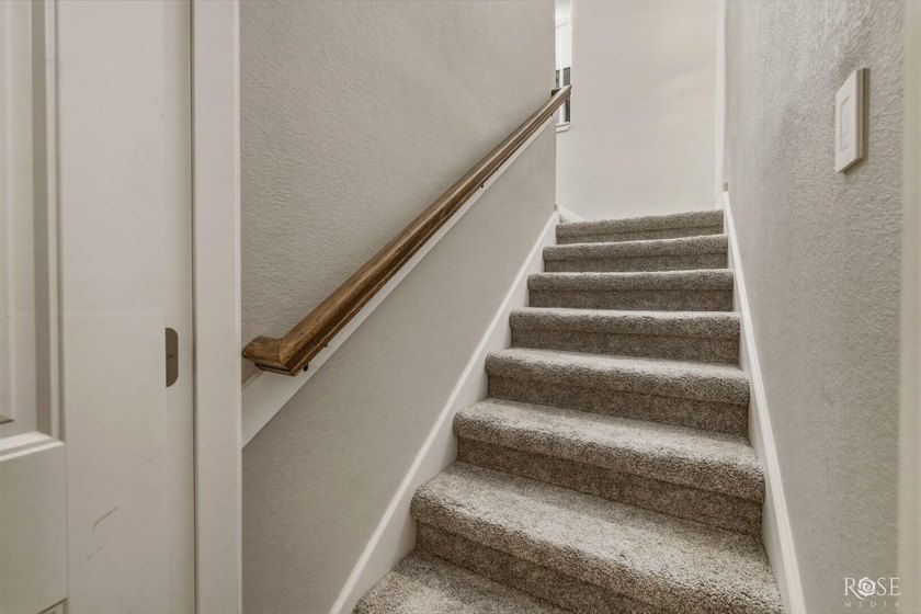Immaculate and move-in ready, this beautifully maintained - photo 26