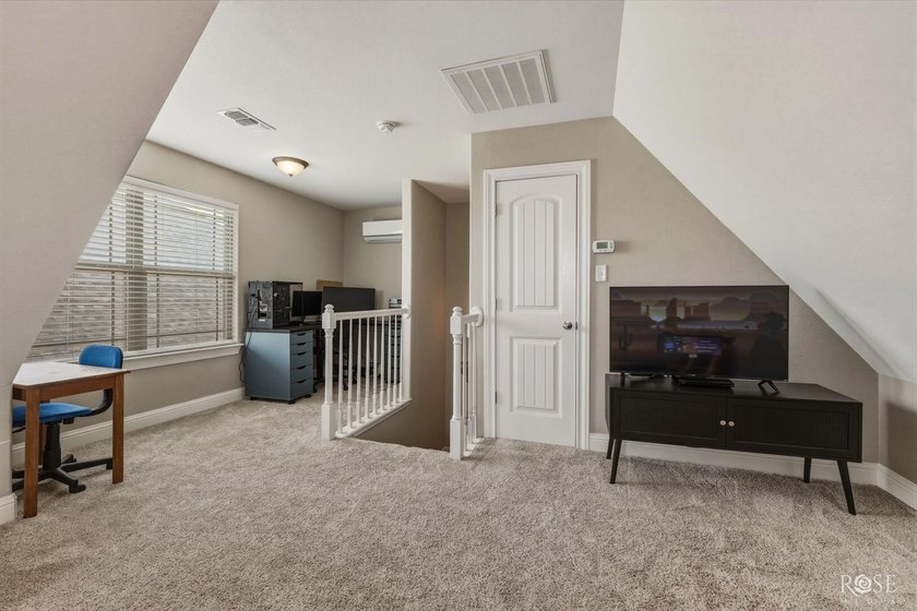 Immaculate and move-in ready, this beautifully maintained - photo 29