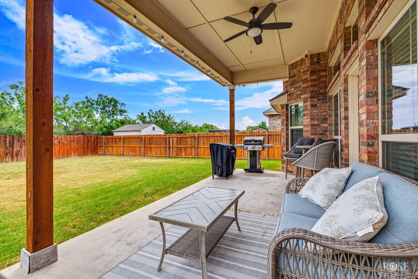 Immaculate and move-in ready, this beautifully maintained - photo 30