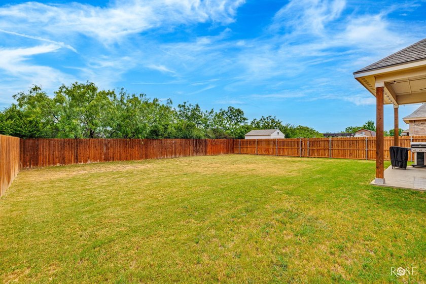 Immaculate and move-in ready, this beautifully maintained - photo 35