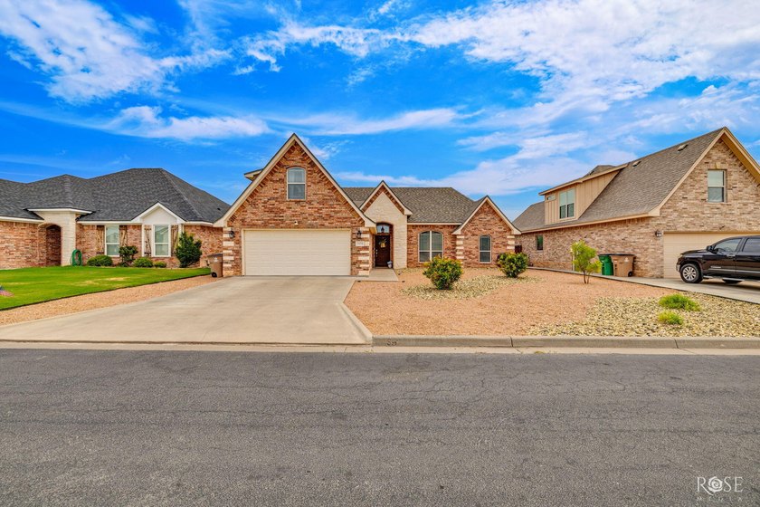 Immaculate and move-in ready, this beautifully maintained - photo 36