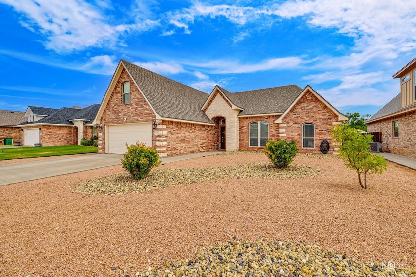 Immaculate and move-in ready, this beautifully maintained - photo 38