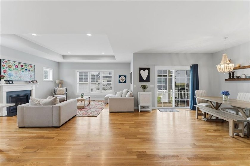 Welcome to the absolutely beautiful one-level living home in one - photo 4