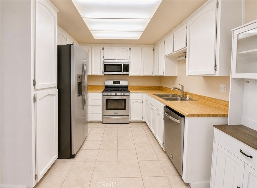 This 2-story condo offers comfortable living in the gated Coral - photo 8