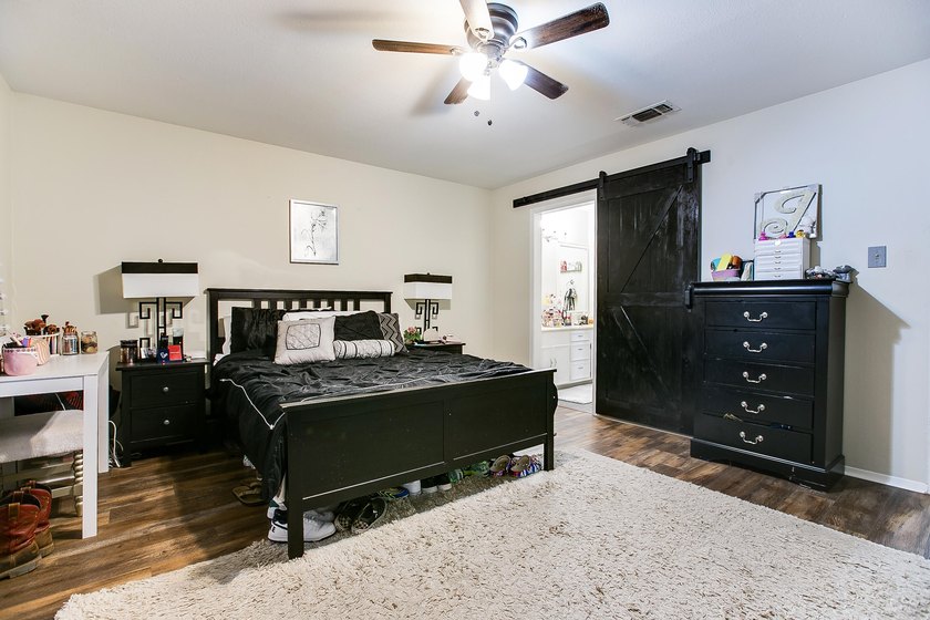 Discover the perfect blend of space, comfort, and functionality - photo 20