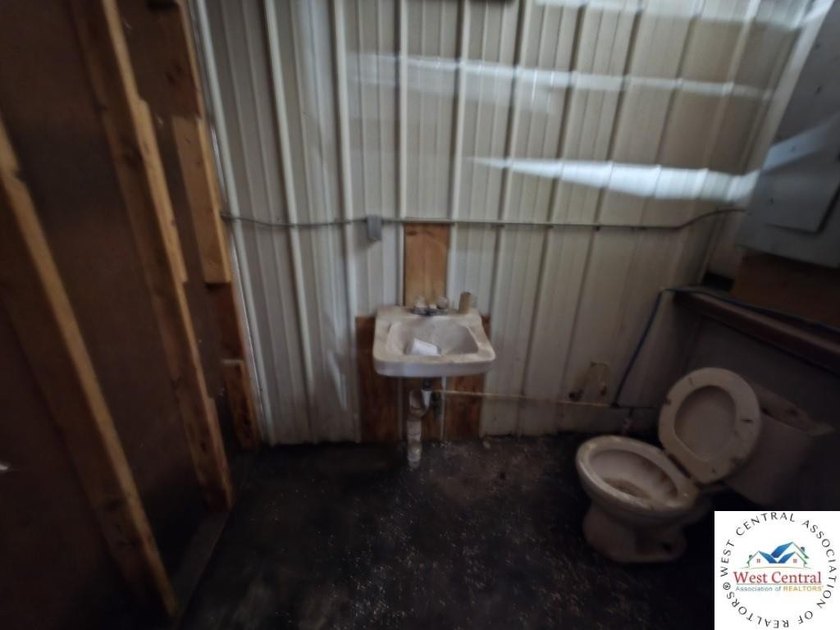 ATTENTION COMMERCIAL INVESTORS!!! Here is a prime opportunity - photo 31