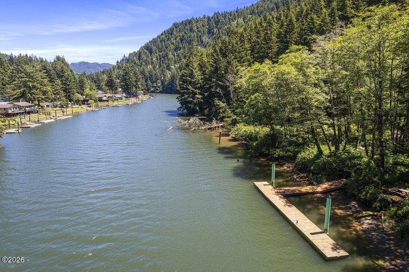 Exceptional 16.71-Acre Riverfront Retreat with spectacular 100+ - photo 12