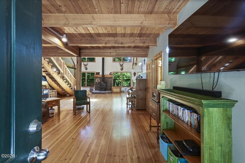 Exceptional 16.71-Acre Riverfront Retreat with spectacular 100+ - photo 15