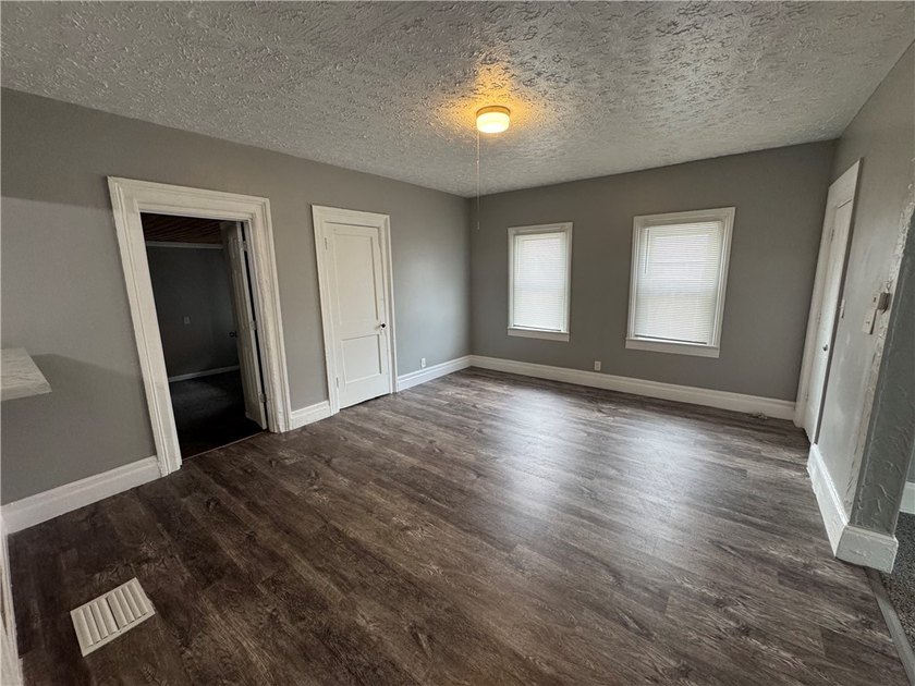 Welcome home to this beautifully remodeled 3 bedroom, 1 bathroom - photo 16