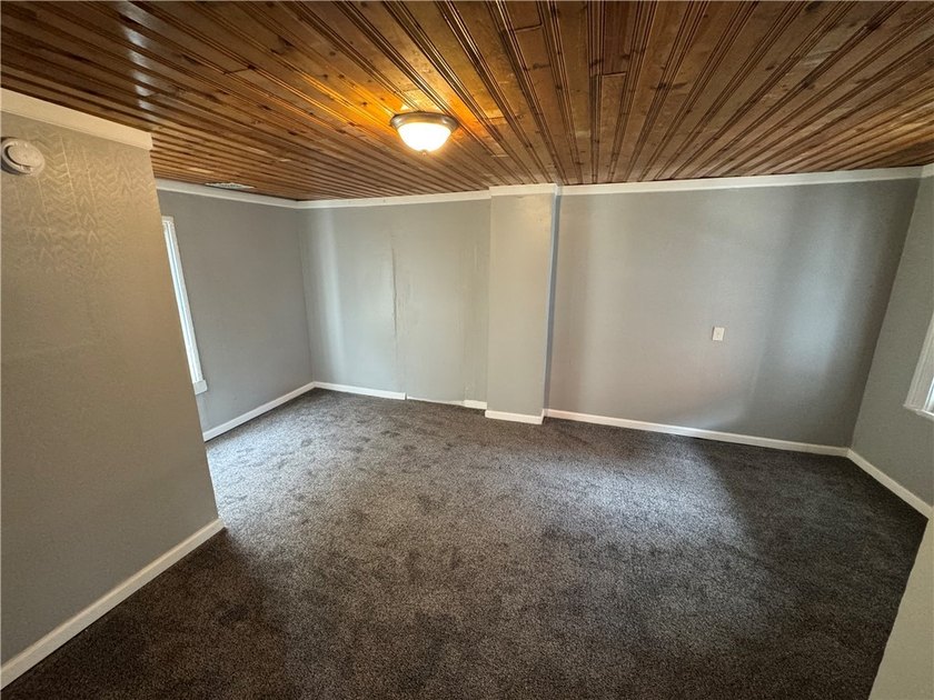 Welcome home to this beautifully remodeled 3 bedroom, 1 bathroom - photo 17