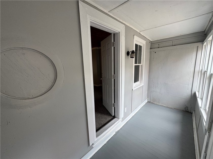 Welcome home to this beautifully remodeled 3 bedroom, 1 bathroom - photo 21
