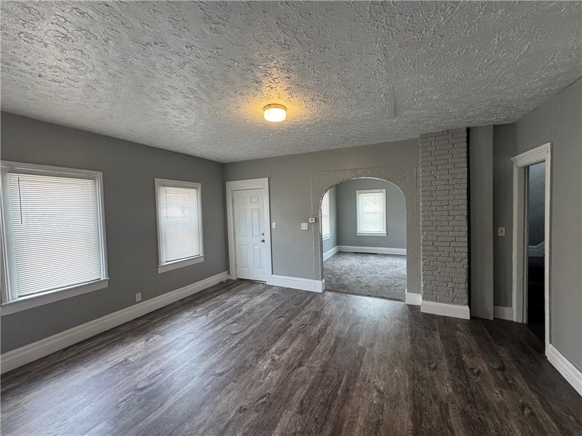 Welcome home to this beautifully remodeled 3 bedroom, 1 bathroom - photo 22
