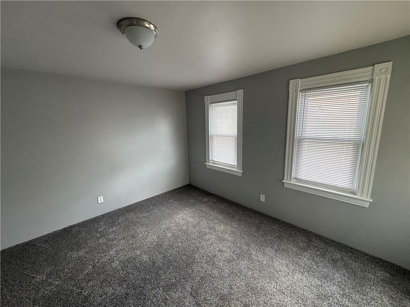 Welcome home to this beautifully remodeled 3 bedroom, 1 bathroom - photo 28
