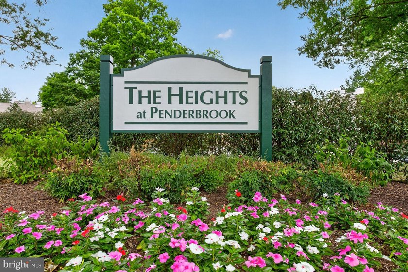Beautifully updated 3-bedroom, 2-bath condo in The Heights at - photo 29