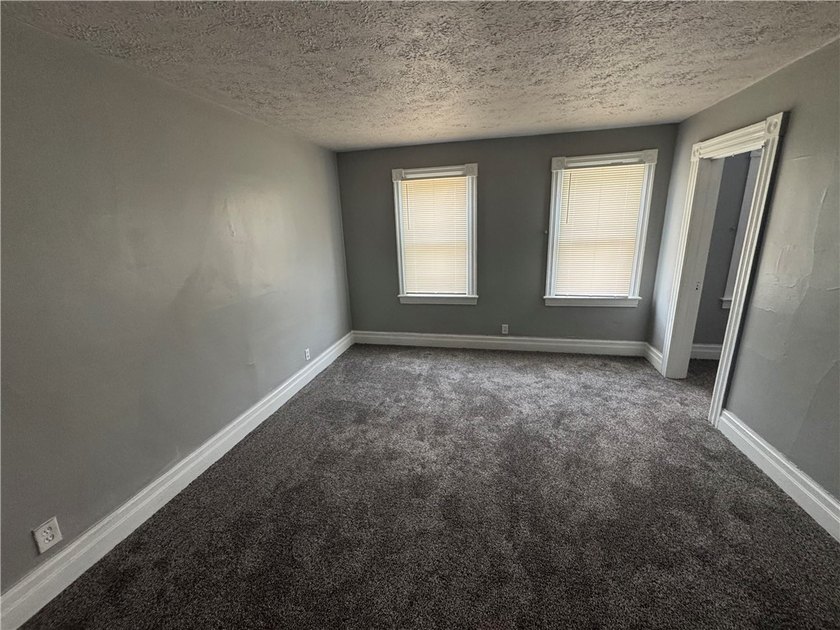 Welcome home to this beautifully remodeled 3 bedroom, 1 bathroom - photo 33