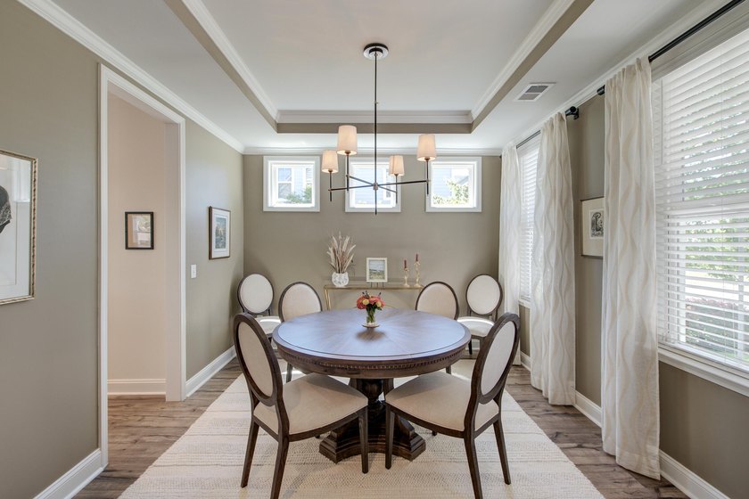 Welcome to this stunning Charleston single-style home in The - photo 3