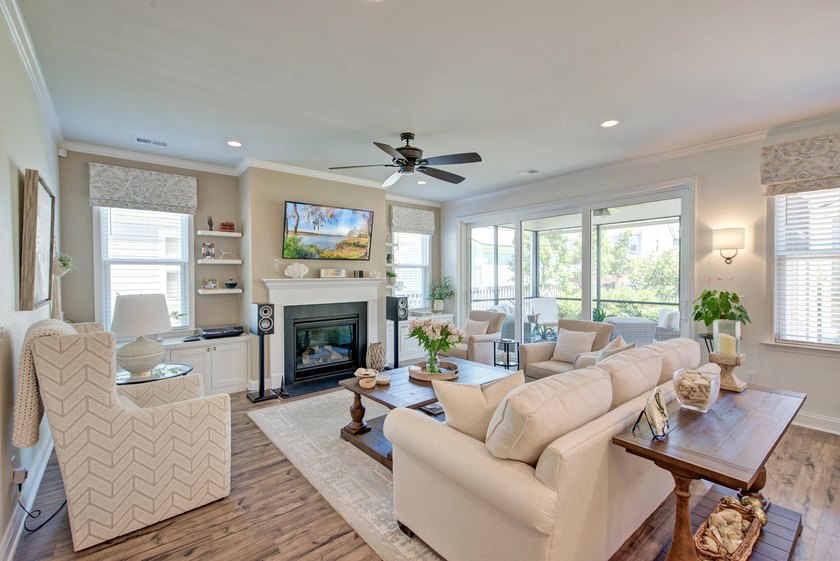 Welcome to this stunning Charleston single-style home in The - photo 4