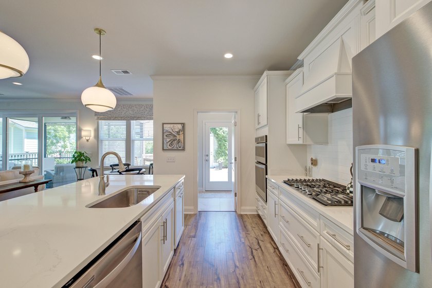 Welcome to this stunning Charleston single-style home in The - photo 7
