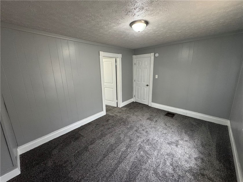 Welcome home to this beautifully remodeled 3 bedroom, 1 bathroom - photo 38