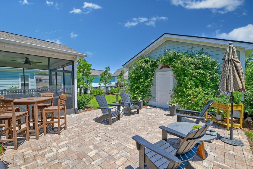 Welcome to this stunning Charleston single-style home in The - photo 10