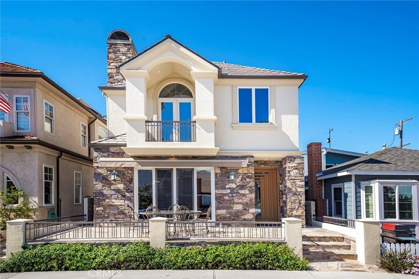 119 Opal Ave is nestled in the heart of beautiful Balboa Island - photo 2