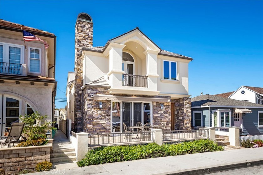 119 Opal Ave is nestled in the heart of beautiful Balboa Island - photo 4
