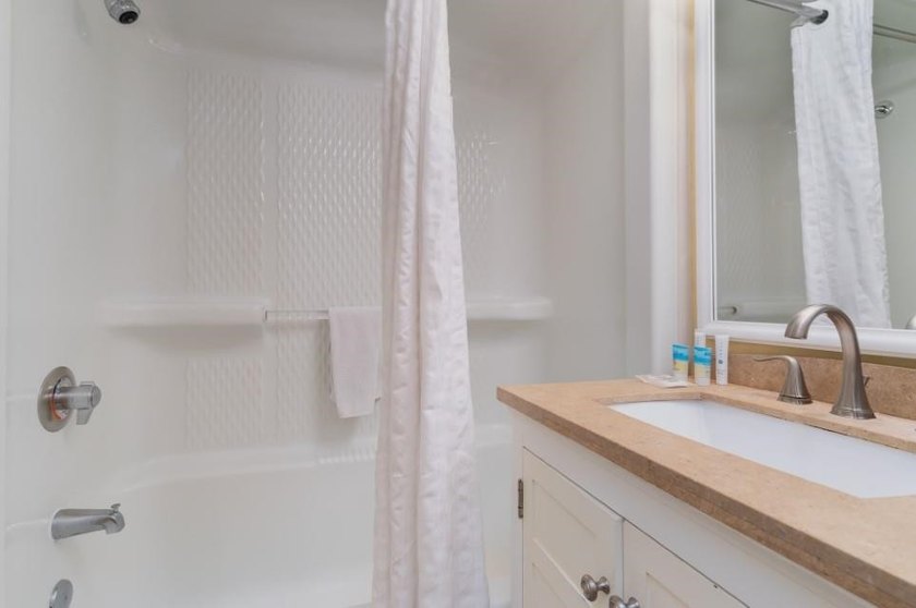 Wake up to breathtaking ocean views from this stunning 2-bedroom - photo 6