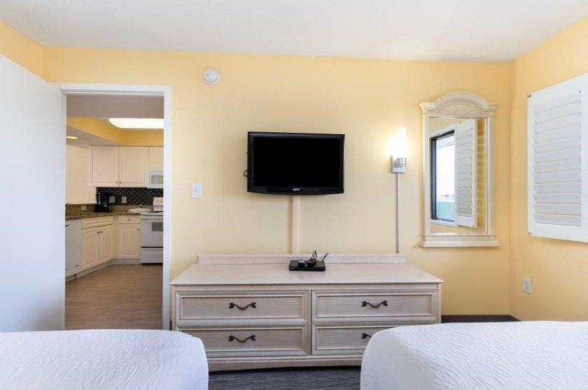 Wake up to breathtaking ocean views from this stunning 2-bedroom - photo 9