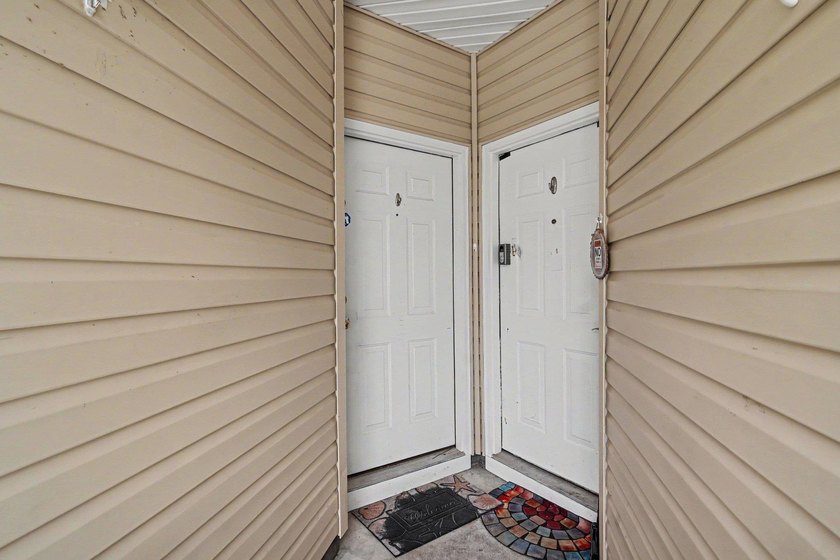 Adorable and spacious townhome in the heart of Myrtle Beach and - photo 2