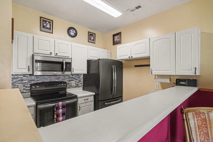 Adorable and spacious townhome in the heart of Myrtle Beach and - photo 9