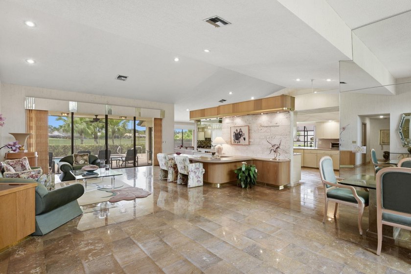 Premier golf course residence with pool on the 18th fairway - photo 15