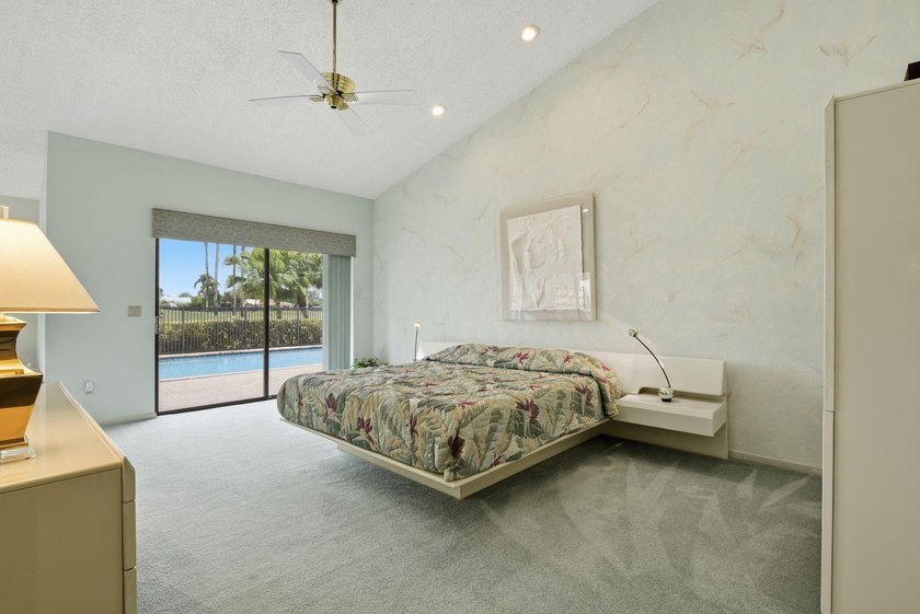 Premier golf course residence with pool on the 18th fairway - photo 27
