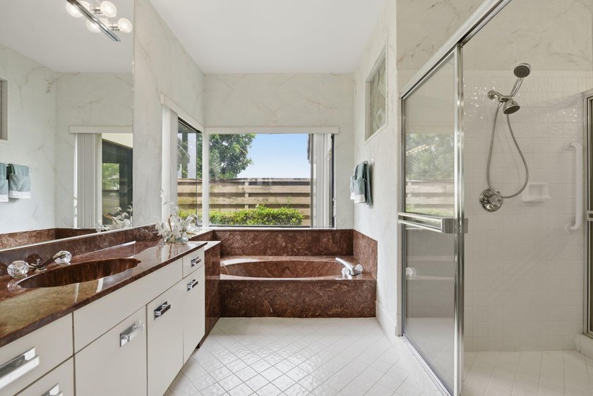 Premier golf course residence with pool on the 18th fairway - photo 35