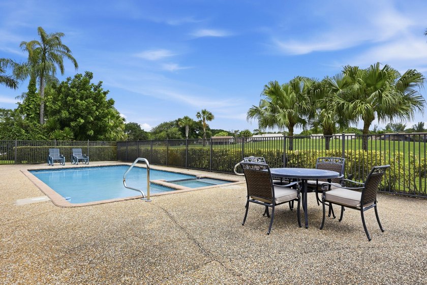 Premier golf course residence with pool on the 18th fairway - photo 41