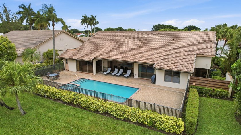 Premier golf course residence with pool on the 18th fairway - photo 46