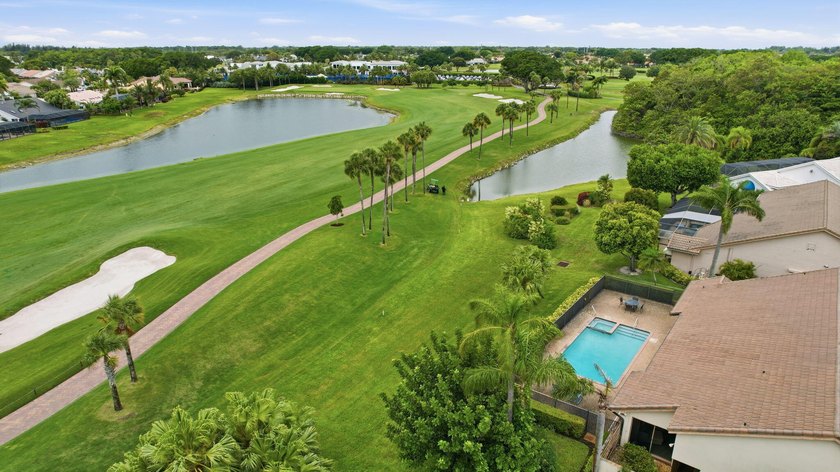 Premier golf course residence with pool on the 18th fairway - photo 47
