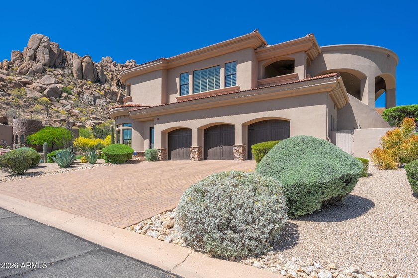 Set against a breathtaking backdrop of mountain and desert views - photo 56