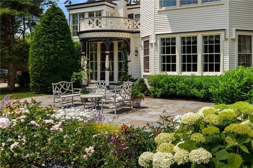 *Roselawn* is a landmark Gothic/Revival/Italian Villa estate - photo 6
