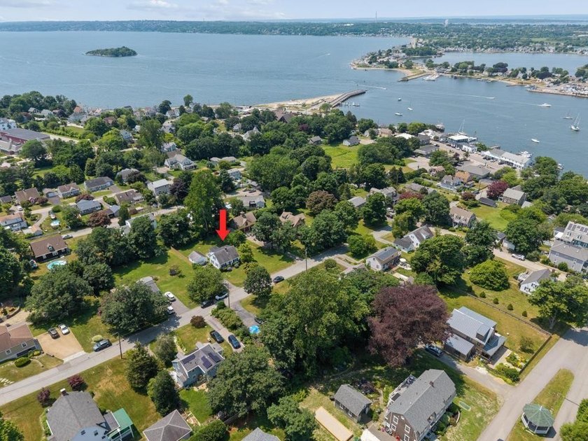 Charming Cape located in the desirable Stone Bridge area of - photo 5