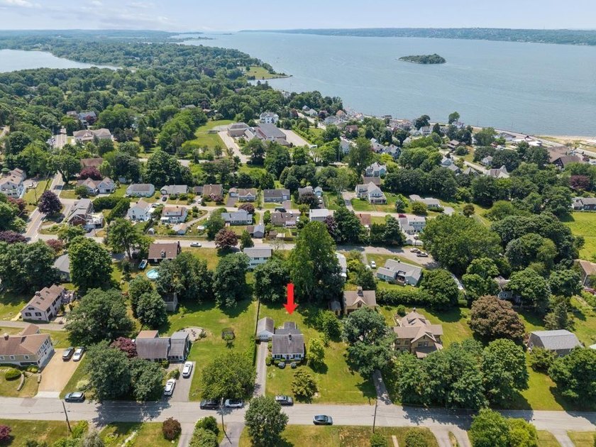 Charming Cape located in the desirable Stone Bridge area of - photo 6
