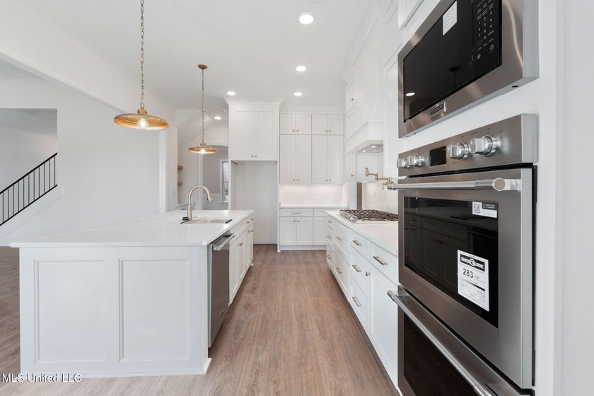 Custom-Built, Luxury NEW Construction on a 3/4 Acre Lot with new - photo 11