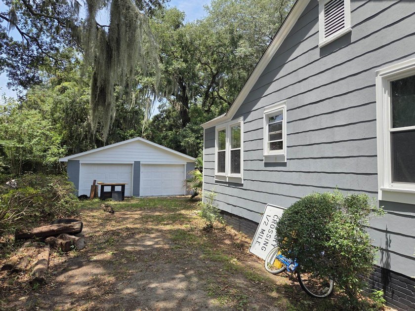 Great little house with a ton of potential uses. This home is - photo 3