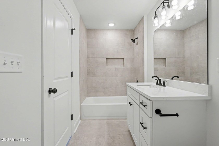 Custom-Built, Luxury NEW Construction on a 3/4 Acre Lot with new - photo 33