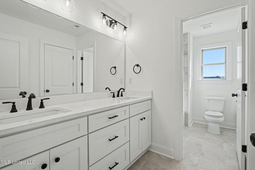Custom-Built, Luxury NEW Construction on a 3/4 Acre Lot with new - photo 35