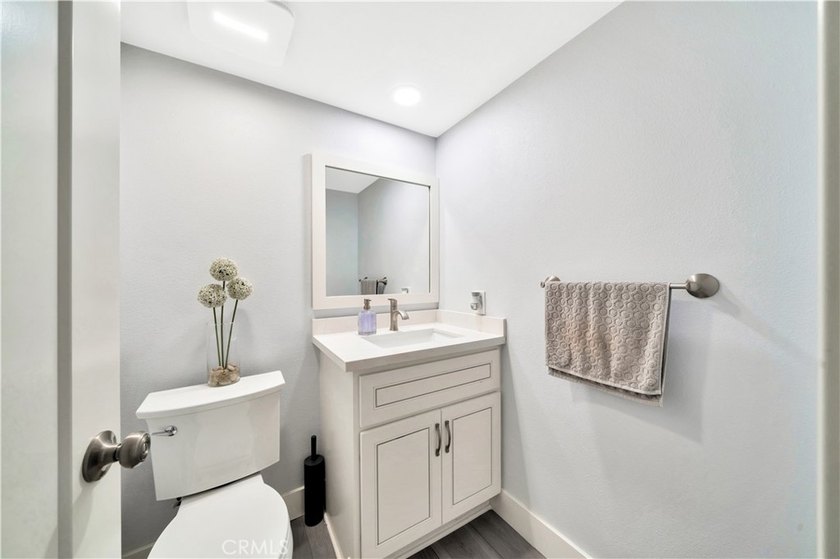 Fully remodeled 3 bedroom with attached large office/bedroom off - photo 12
