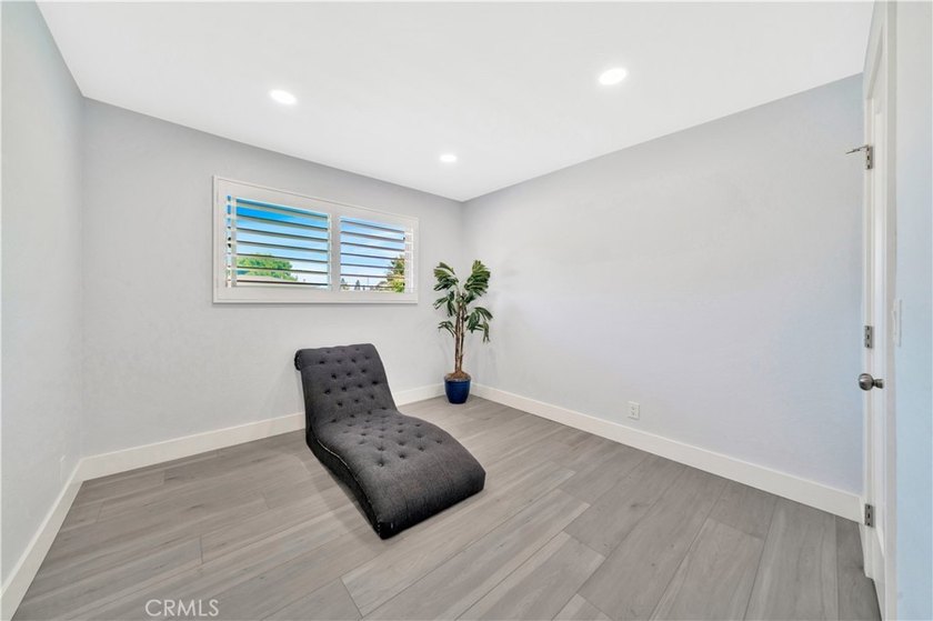 Fully remodeled 3 bedroom with attached large office/bedroom off - photo 13