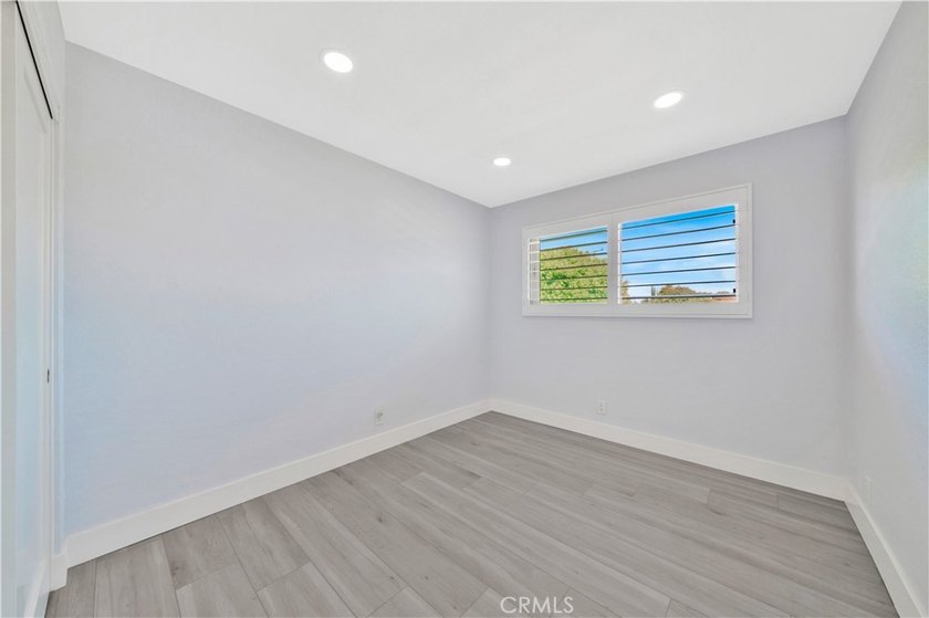 Fully remodeled 3 bedroom with attached large office/bedroom off - photo 16